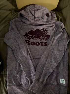 Roots women’s size medium Heathered Burgundy Hoodie Sweater